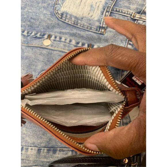 Graphic Wristlet - Picture 5 of 6